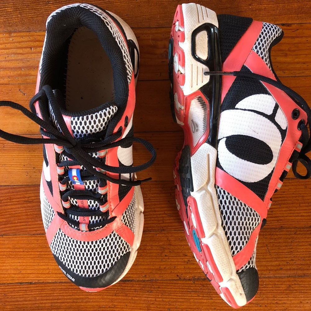 Pearl Izumi size 10 womens running shoes.